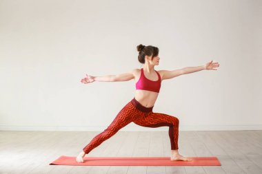Yoga yapan kadın 