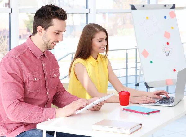 Young people working in office — Stock Photo, Image