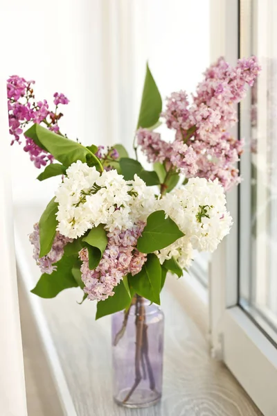 Vase with beautiful lilac flowers — Stock Photo, Image