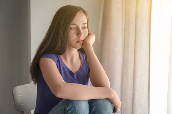 Schattig triest meisje — Stockfoto