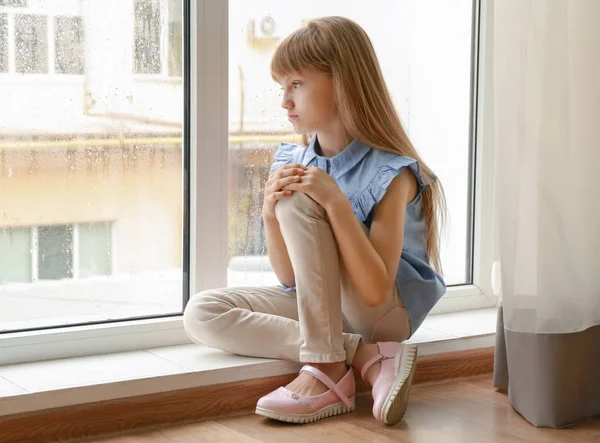 Sad little girl — Stock Photo, Image