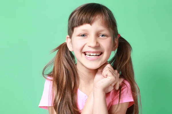 Hübsches kleines Mädchen — Stockfoto