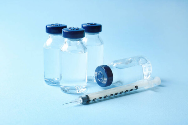 Вакцина во флаконах со шприцем  