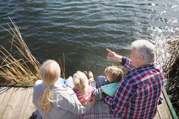 Gelukkig grootouders en kinderen — Stockfoto