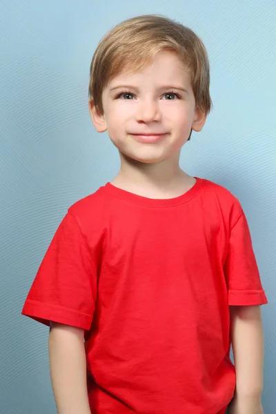 Pequeno menino bonito — Fotografia de Stock