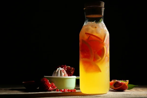 Frisse citrus cocktail op tafel — Stockfoto