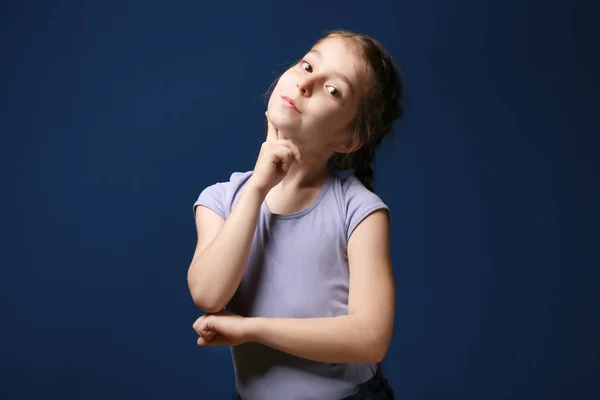 Menina engraçada bonito — Fotografia de Stock