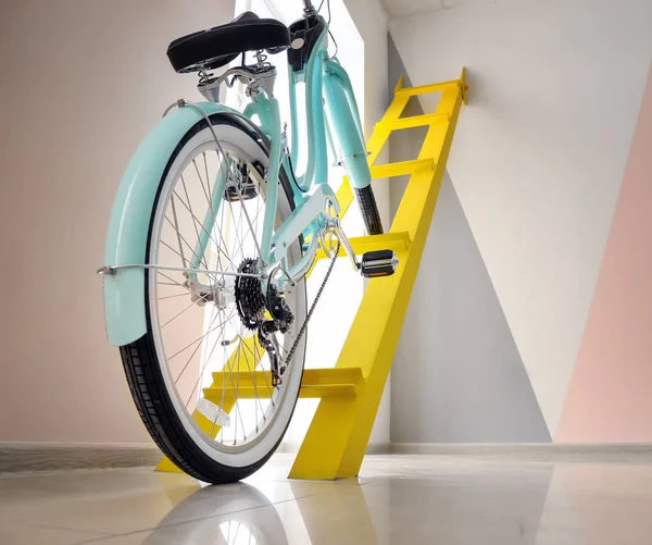 Bicicleta moderna de duas rodas — Fotografia de Stock