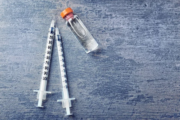 Vaccine in vial with syringes — Stock Photo, Image