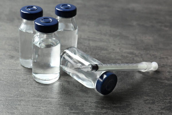 Вакцина во флаконах со шприцем  