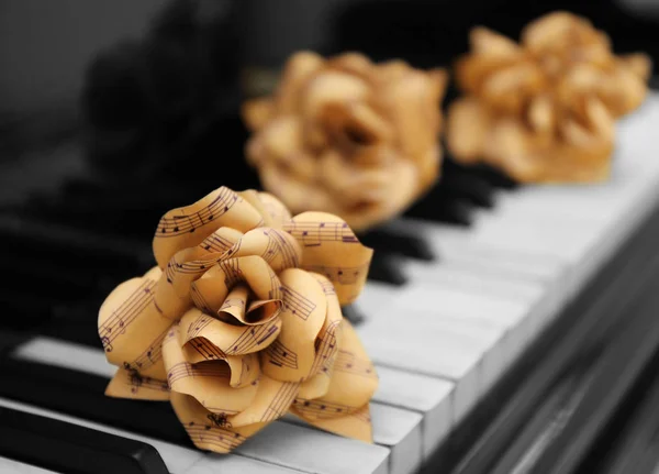 Rose faite de notes de musique — Photo
