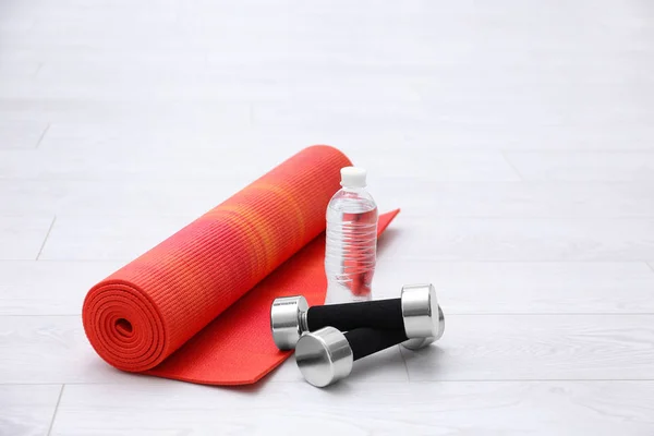 Yoga mat with dumbbells — Stock Photo, Image