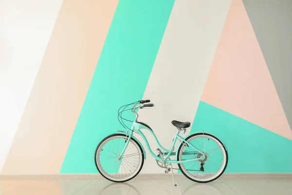Современный двухколесный велосипед — стоковое фото