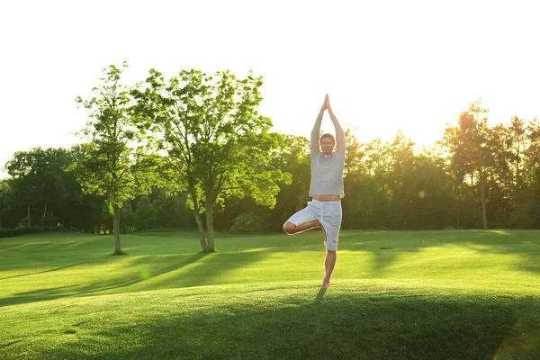 Man practicing yoga — Stock Photo, Image