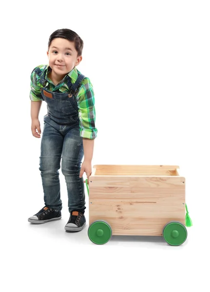 Милый маленький мальчик с деревянной тележкой на белом фоне — стоковое фото