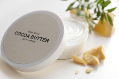 Kakao yağı losyon ile jar
