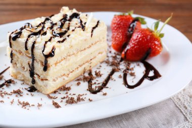 Lezzetli pasta ve çikolata sosu ile plaka