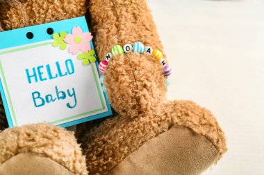 Nuh'un bear's paw üzerinde bileklik bebek adı ile yakın çekim