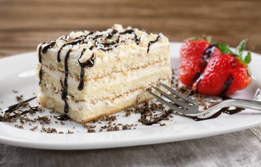 Lezzetli pasta ve çikolata sosu ile plaka