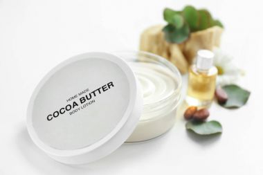 kakao yağı losyon ile kompozisyon