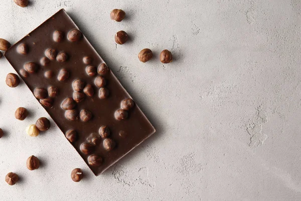 Шоколадний бар з горіхами — стокове фото