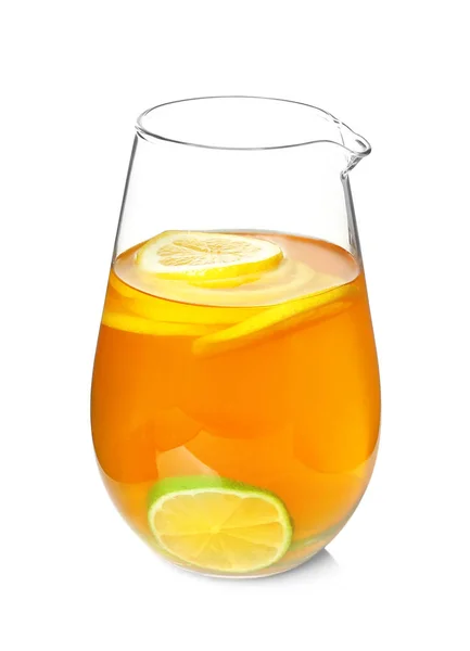Deliciosa limonada no fundo branco — Fotografia de Stock