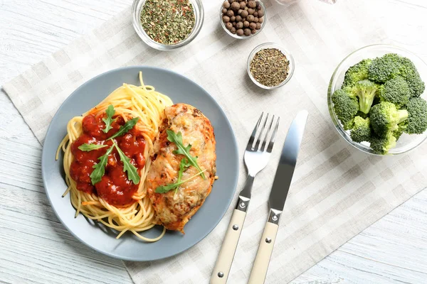 Delicious pasta with chicken parmesan — Stock Photo, Image