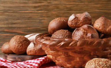 Çavdar ekmeği ile pişmiş sepeti 