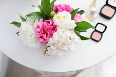 kokulu peonies ve kozmetik 