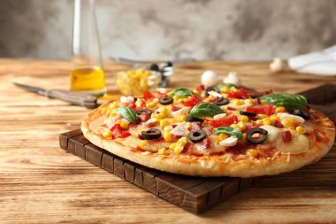 Lezzetli pizza ve malzemeleri