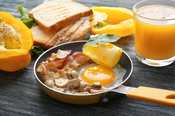 Frying pan with tasty egg, bacon and mushrooms — Stock Photo, Image