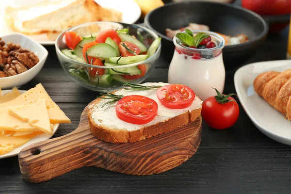 Desayuno con nutrientes en la mesa —  Fotos de Stock