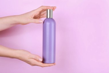 eller kozmetik ürün şişe