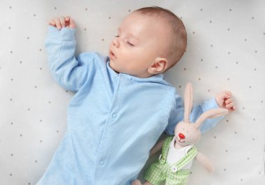 küçük bebek uyku 