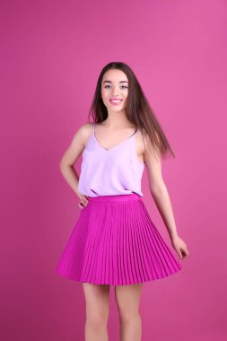 Lila top genç kadın