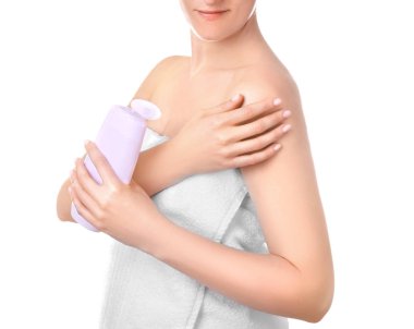 Genç kadın kozmetik uygulama 