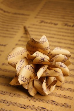 Kağıt gül çiçek