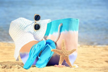 Kumsaldaki aksesuarlar 