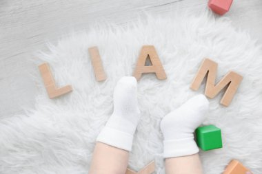 Şirin Bebek ve kelime Liam 