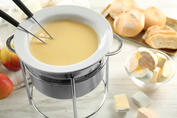 Deliciosa fondue de queso —  Fotos de Stock