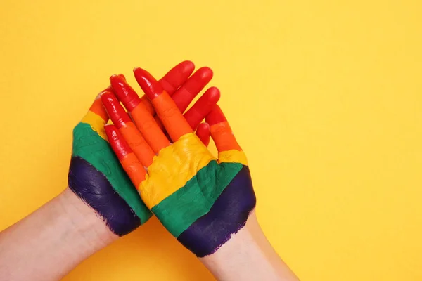 Coppia lesbica con le mani dipinte — Foto Stock