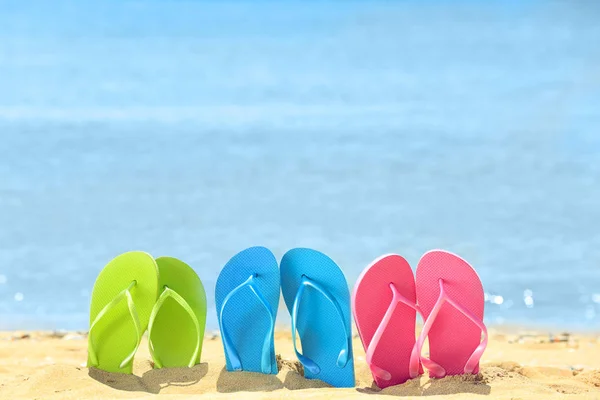 Färgglada flip-flops — Stockfoto