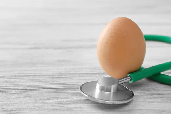Egg with medical stethoscope — Stock Photo, Image
