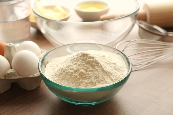 Bowl with flour and ingredients — Stock Photo, Image