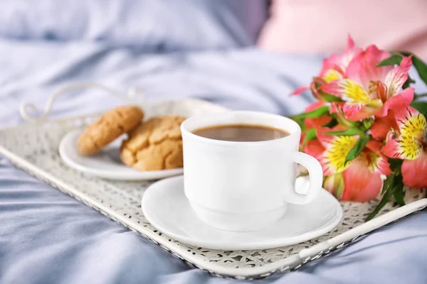 Delicious breakfast in bed — Stock Photo, Image