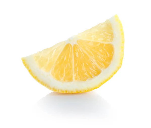 Свежий лимонный ломтик — стоковое фото