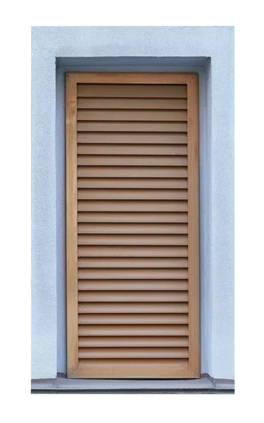 Okna z drewnianymi żaluzjami — Zdjęcie stockowe