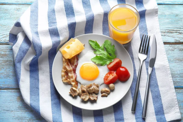 Lekker ontbijt met ei — Stockfoto