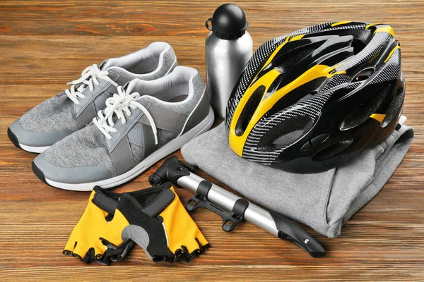 Accesorios para bicicletas y ropa de ciclismo — Foto de Stock