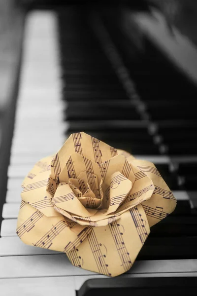 Rosa hecha de notas musicales — Foto de Stock